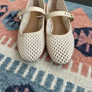 Universal Thread Cream Flats size 8.5